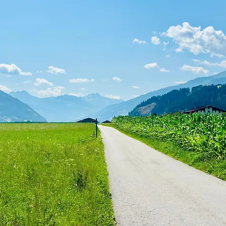 Little Hideaway Zillertal - Private Sauna, Kamin & Bergpanorama Hart im Zillertal